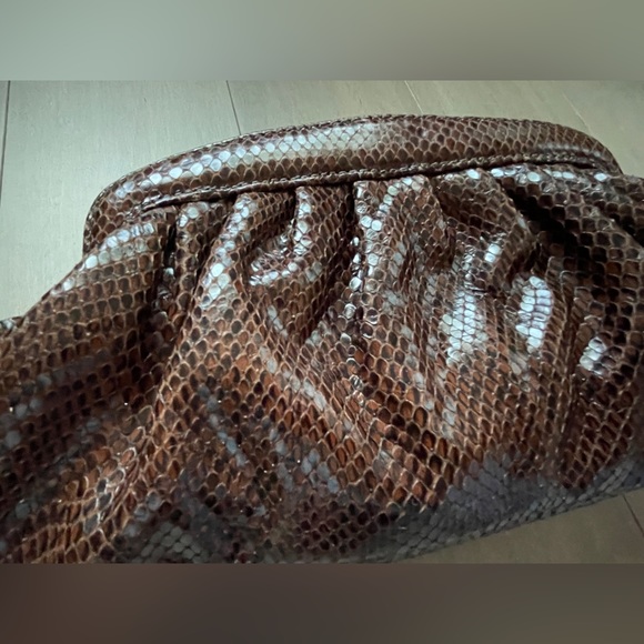 The Handbag Collection at Banana Republic - Picture 4 of 13